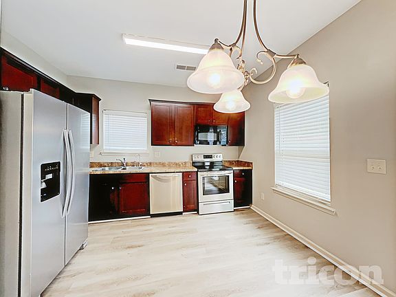 4th image of 514 Lobdale Falls Dr