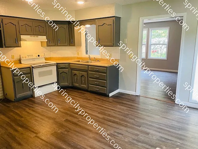 505 W Carman Rd — Photo 4