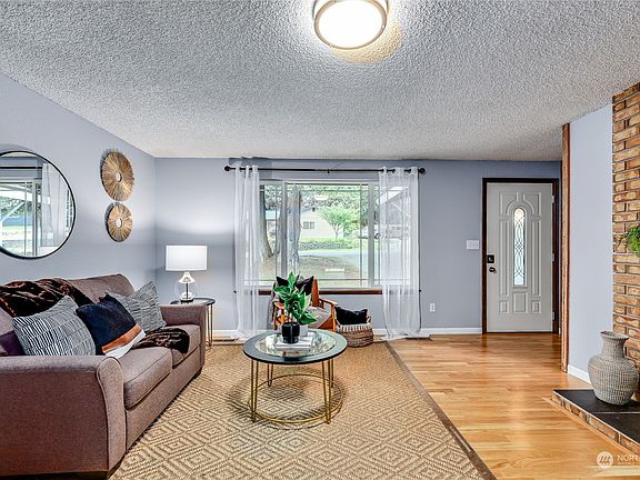5th image of 414 NE Conifer Drive