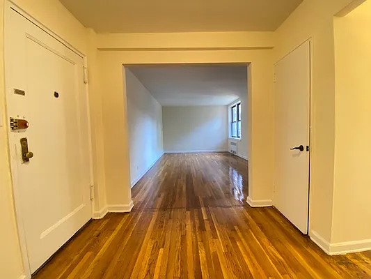 Rented by Queens Apartments Realty LLC | media 9