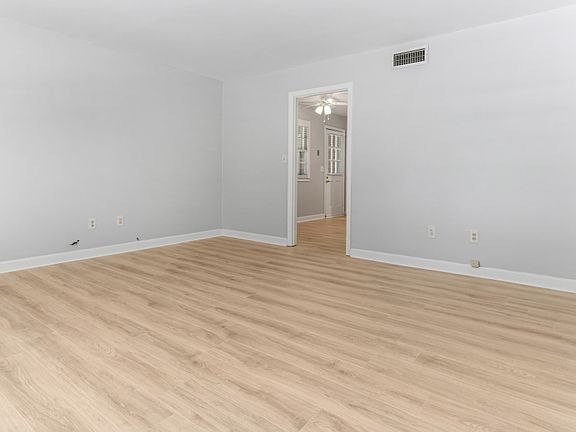 3rd image of 20 Balfer Ct