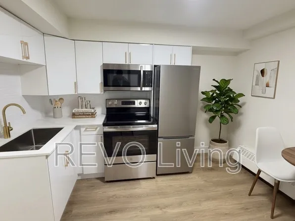 62 Triller Ave #105, Toronto, ON M6R 2H8