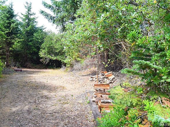 5th image of 773 Island Cir SE