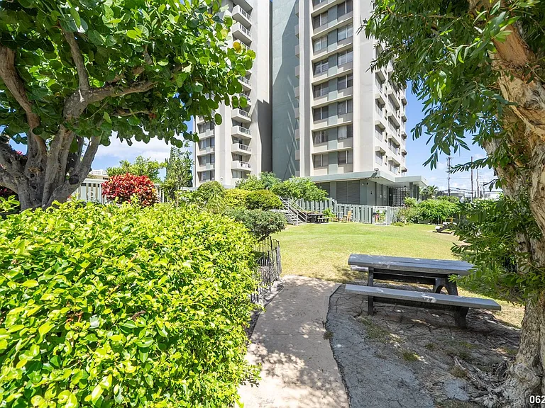 2651 Kuilei St #B76 — Photo 3