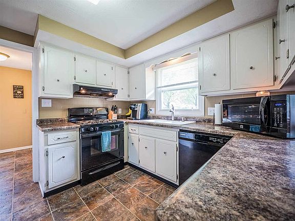 5th image of 3932 Oakhurst Dr