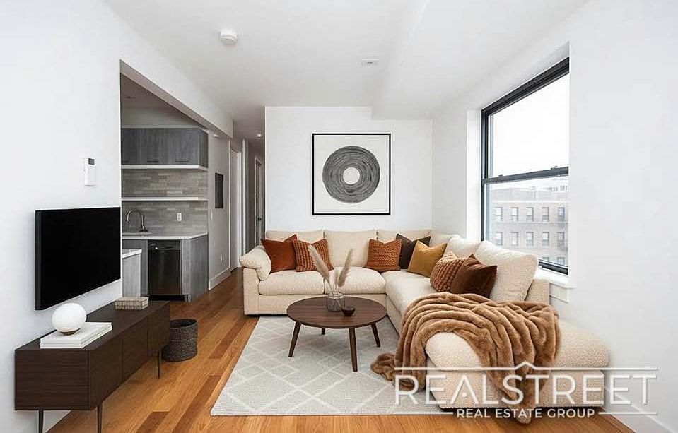 1st image of 1526 Park Pl #4F