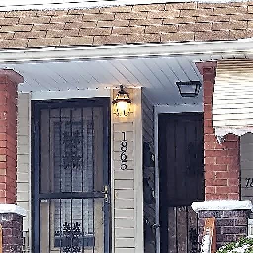2nd image of 1865 Mannering Rd