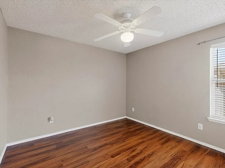 2023 Nottingham Pl — Photo 32