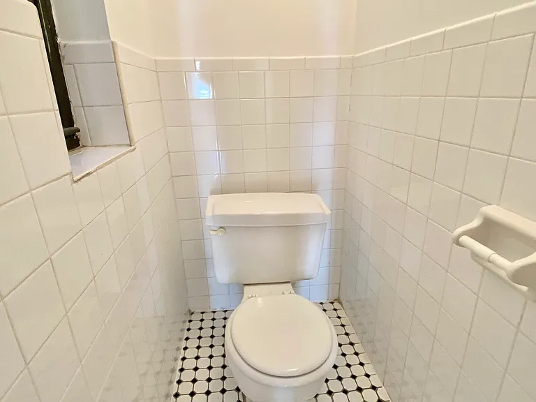 306 E 11th St #4B — Photo 11