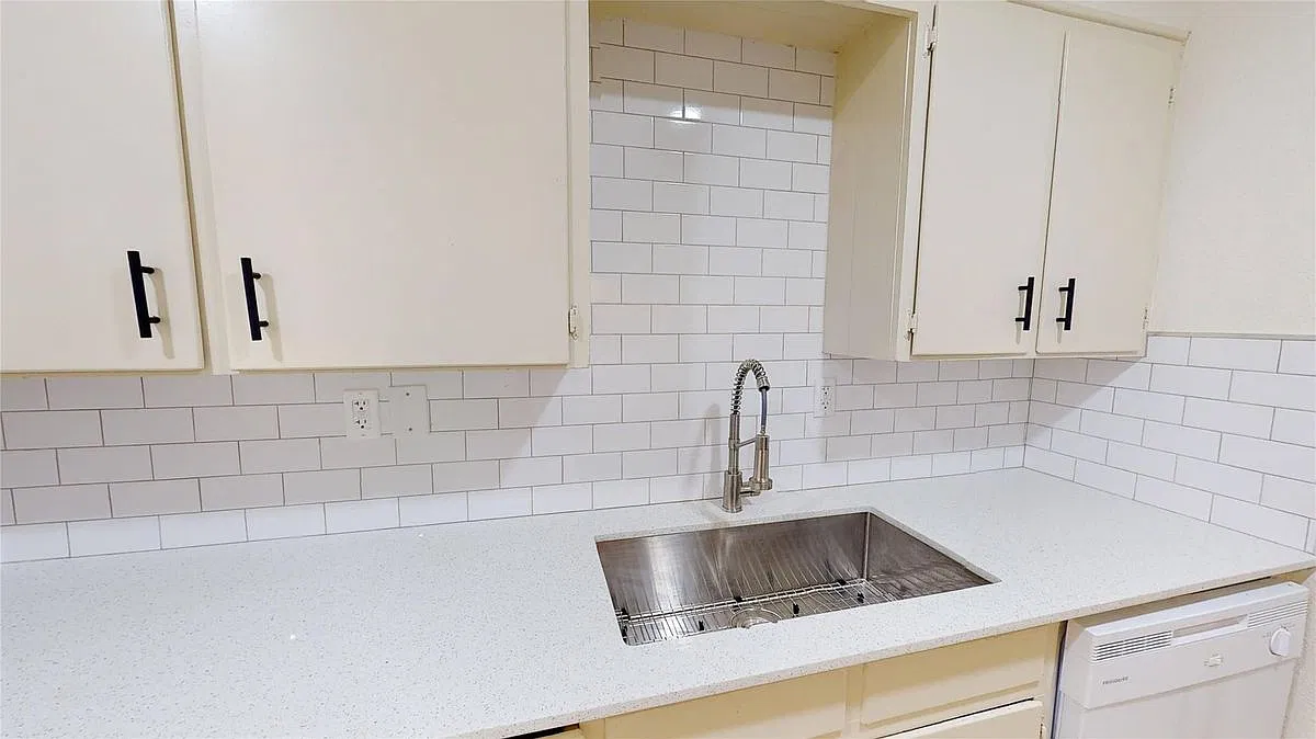 2 bed, 1.0 bath, 695 sqft, $1,000 — Photo 4