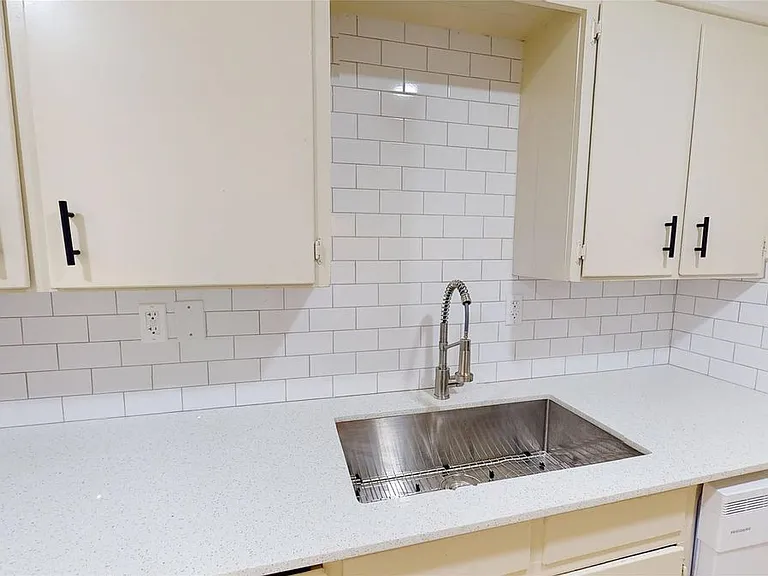 614 W Heard St #5 — Photo 4