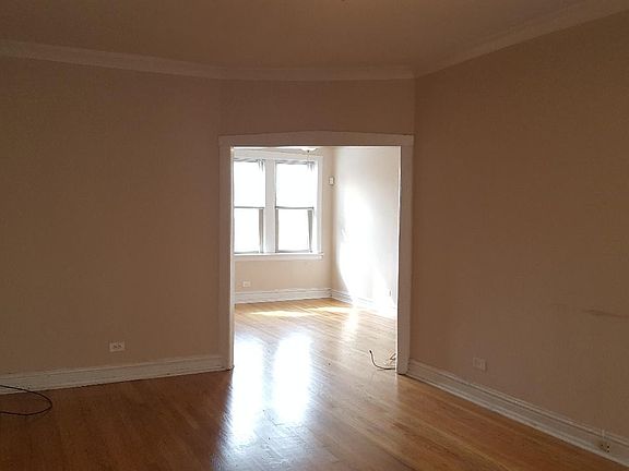 4th image of 16 N Austin Blvd APT 2B