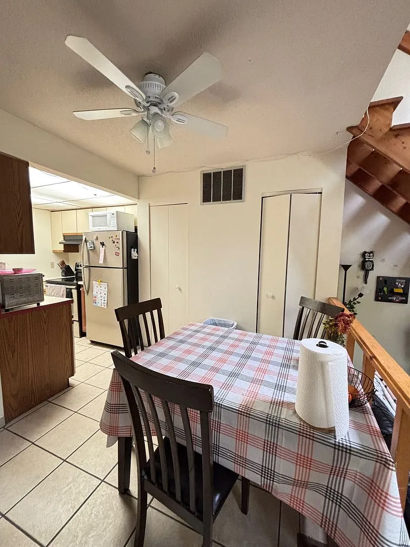 109 N Busey Ave — Photo 4