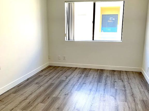 2nd image of 2723 Abbot Kinney Blvd #309