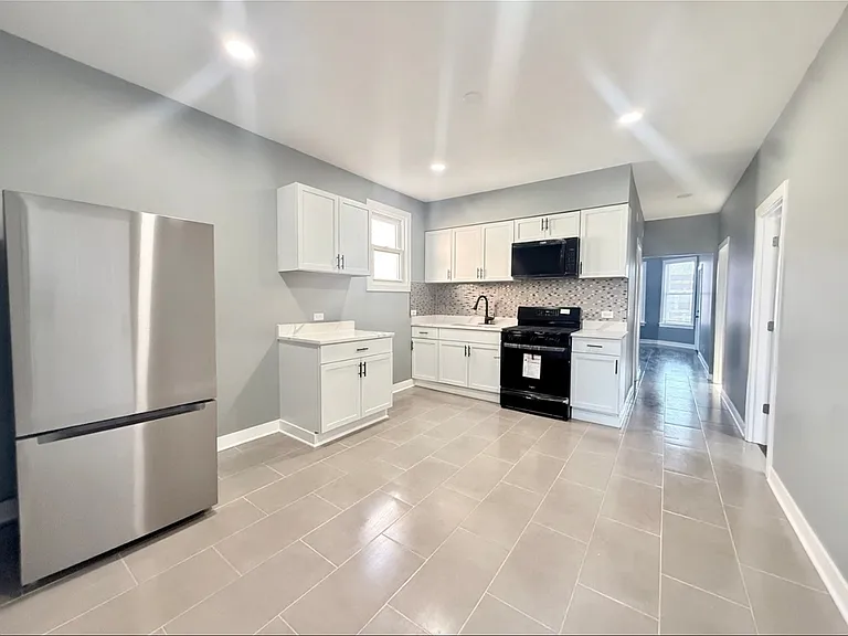 532 N Lawler Ave #1 — Photo 3