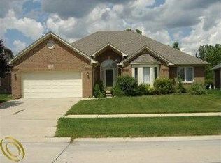 17085 Kristen Dr, Macomb, MI 48042