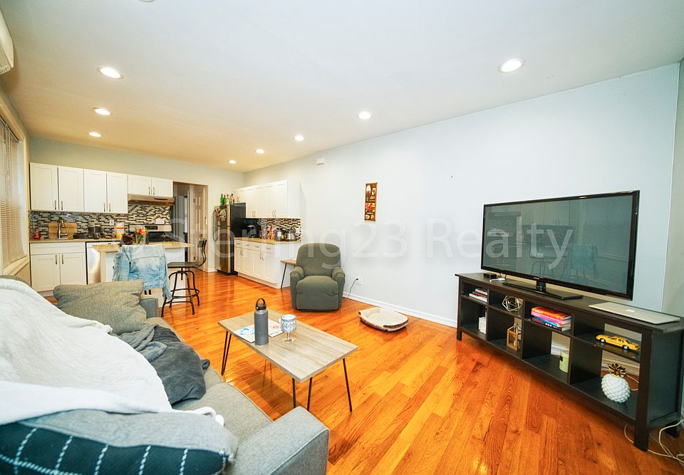 1st image of 2835 36th St #1