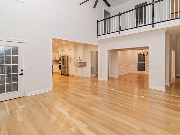 3rd image of 2205 Inglewood Cir