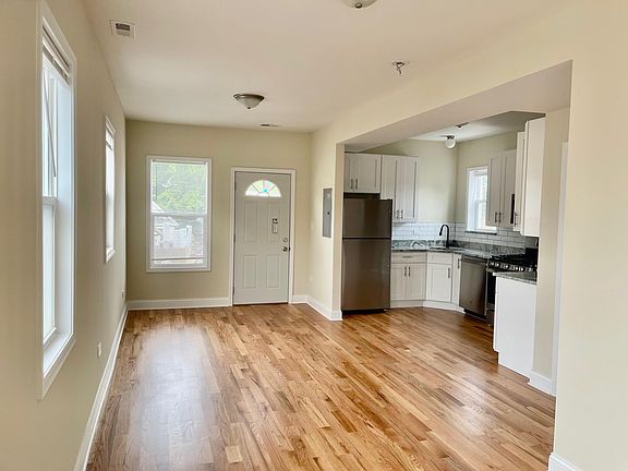 5th image of 4632 N Karlov Ave #1