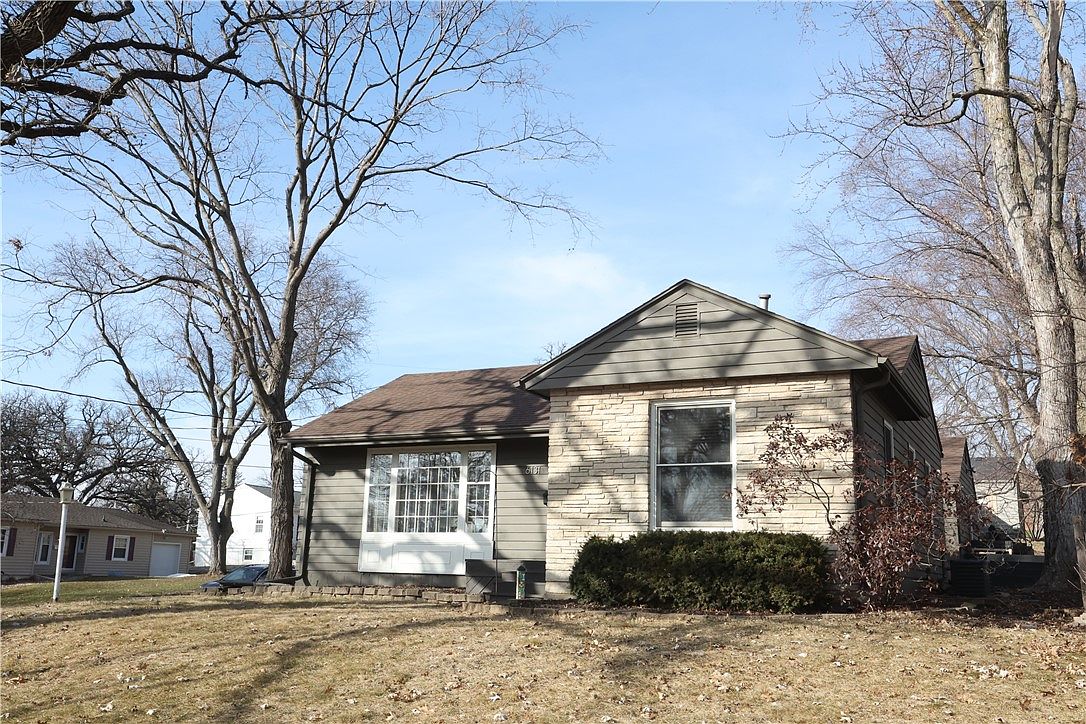 6131 Harwood Dr, Des Moines, IA 50312 Zillow