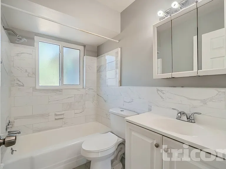 890 7th Ave NE — Photo 9