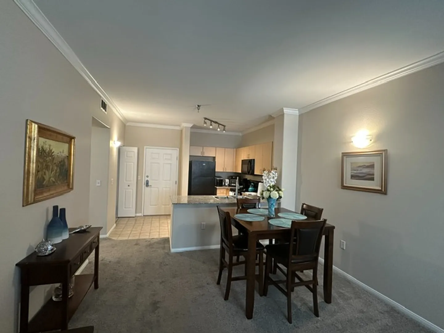 Downtown Fully Furnished 1BR Condo Near Balboa Park with Parking — Photo 4
