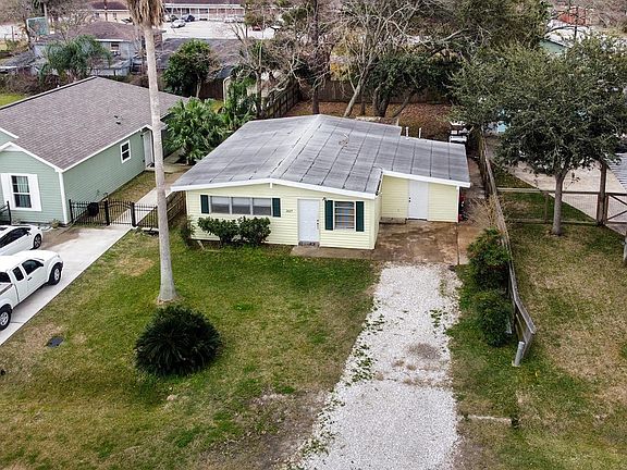 3rd image of 2617 Oaks St