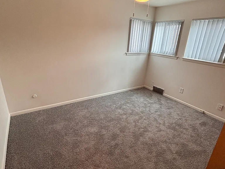 Elmsleigh Apartments — Photo 21
