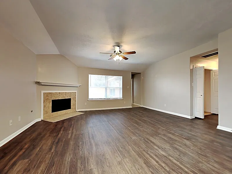 3 bed, 2.0 bath, 1528 sqft, $1,725 — Photo 2