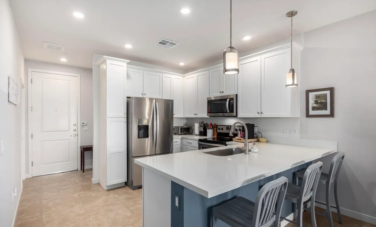 1 bed, 861 sqft, $2,100 — Photo 3