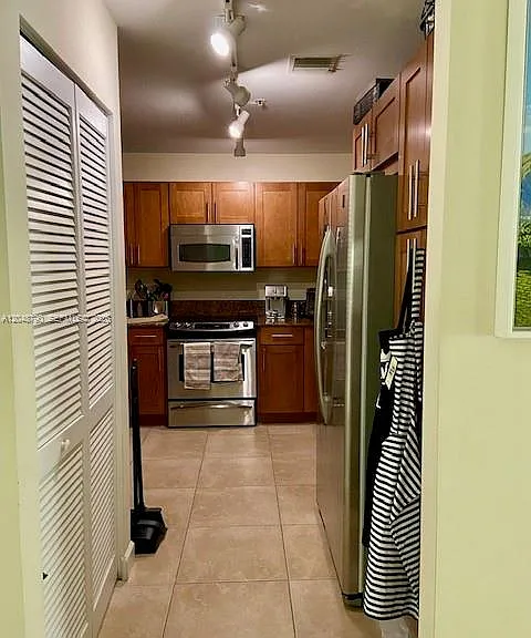 8395 SW 73rd Ave #505 — Photo 9