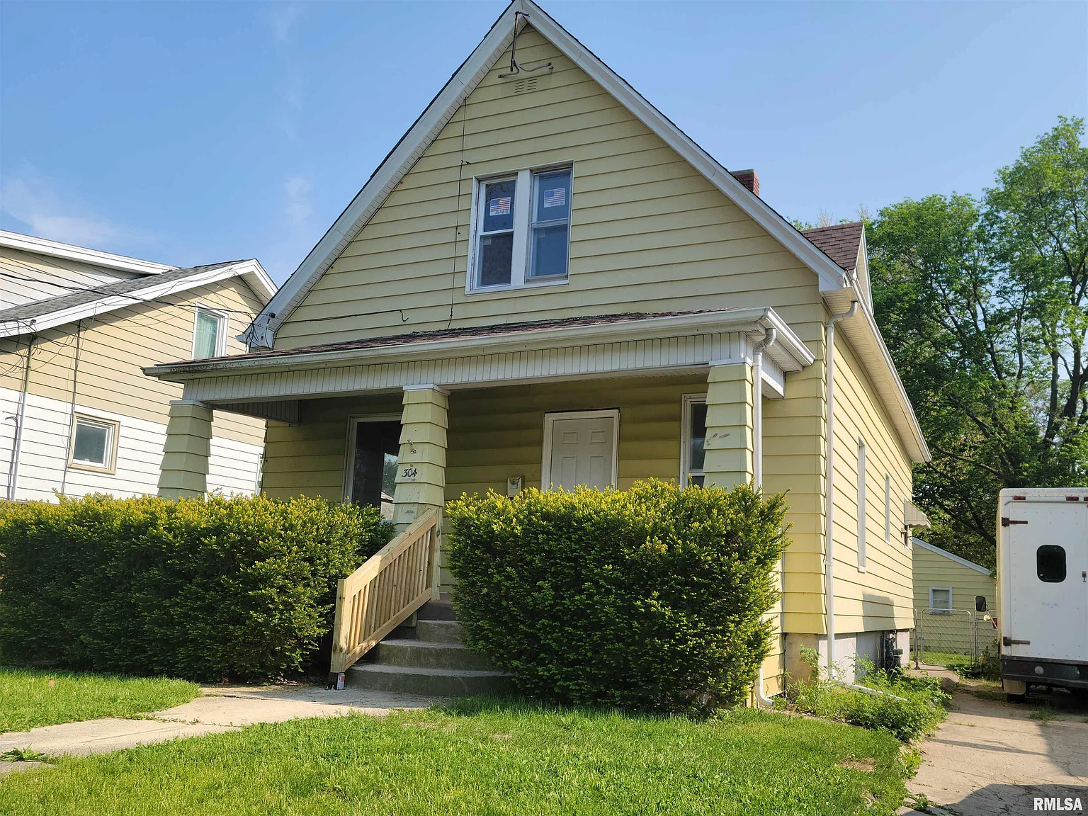 304 W McClure Ave photo 1