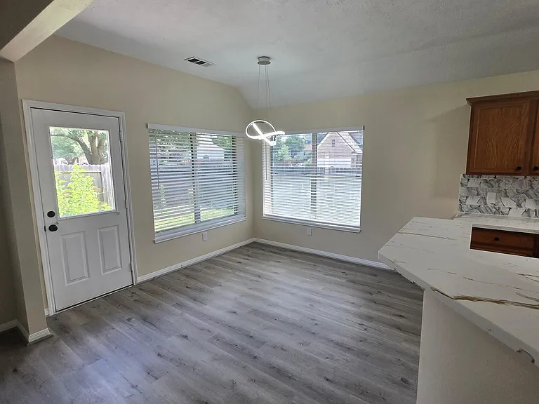 1806 Laurel Bay Dr — Photo 5