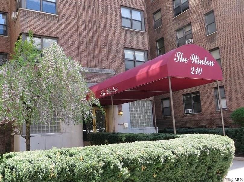 1st image of 210 Martine Ave APT 3K