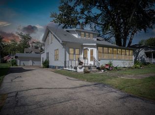 209 S George St, Clinton, IL 61727