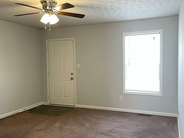 393 Lower Stone Ave #B — Photo 3