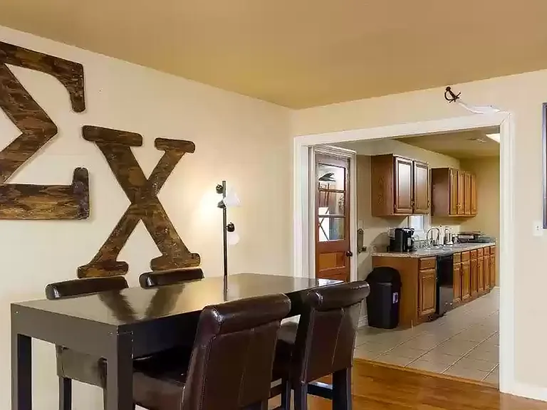 1144 N Vista Pl — Photo 6