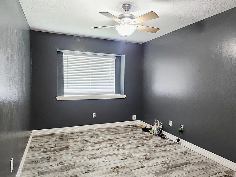213 Mango St — Photo 15