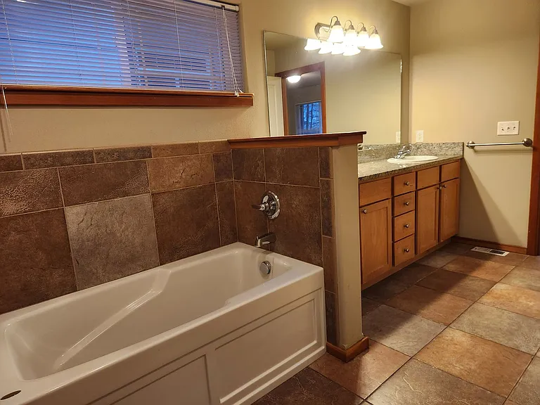 6216 Malloy Ave — Photo 10