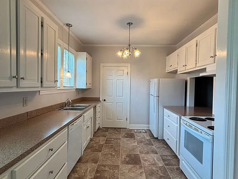 104 Fairway Dr — Photo 4