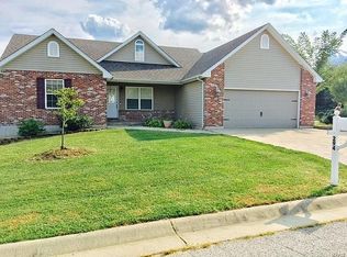 286 Bridgewater Heights Dr, Villa Ridge, MO 63089