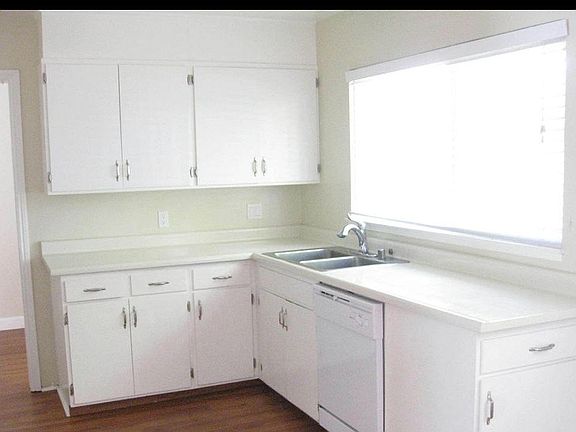 4th image of 1586 Lyle Dr