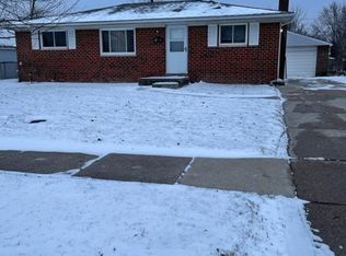 4074 Chapman Dr, Sterling Heights, MI 48310