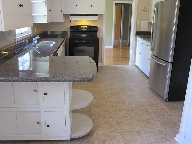 827 Edward Pl — Photo 3