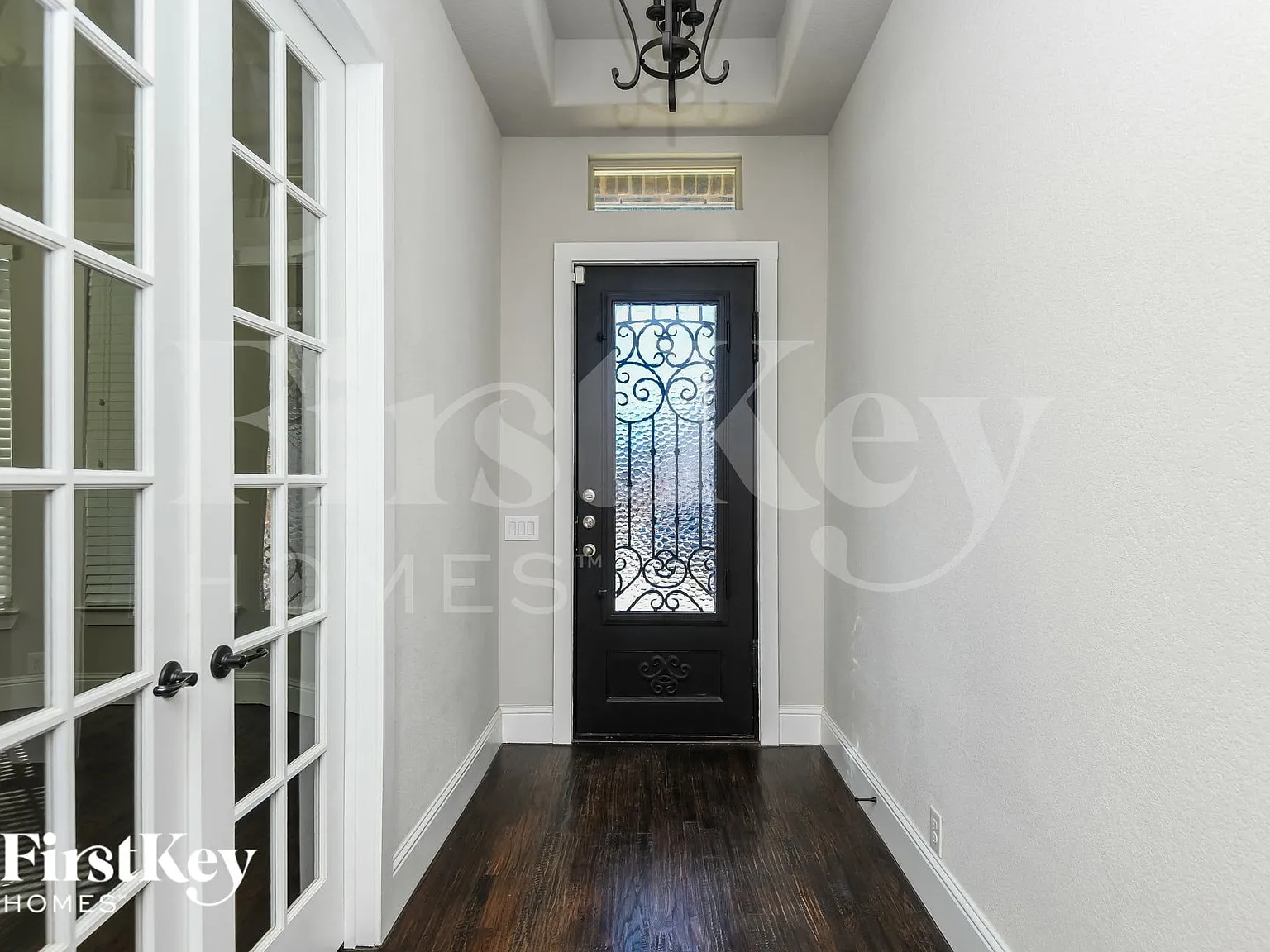 3 bed, 2.0 bath, 2108 sqft, $3,280 — Photo 2