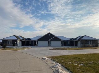 4492 Wyndham Dr, Bettendorf, IA 52722