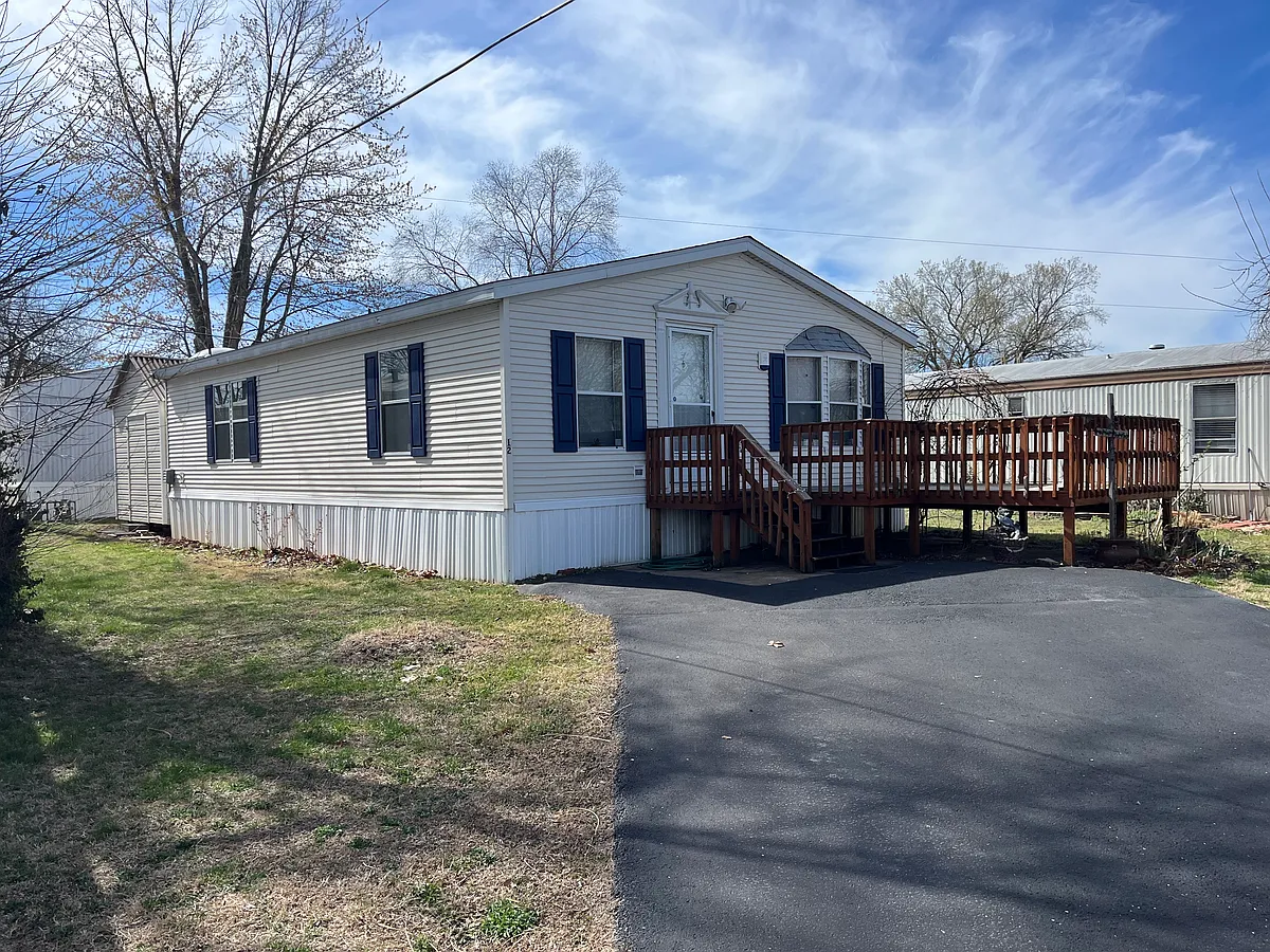 Building Photo - 3951 S Mentor Ave #12
