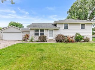 124 Hayes Rd, Apple Valley, MN 55124