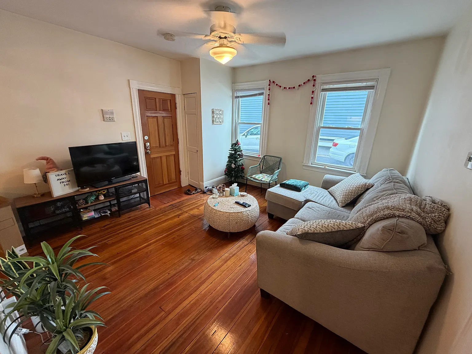 2 bed, 875 sqft, $3,168 — Photo 4