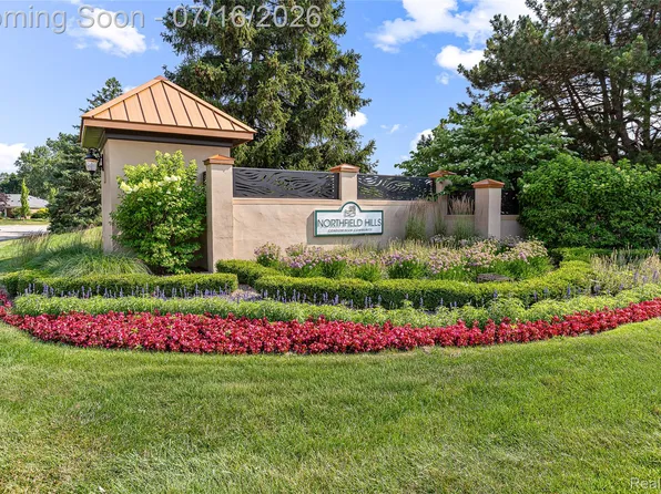 5232 Breeze Hill Pl, Troy, MI 48098